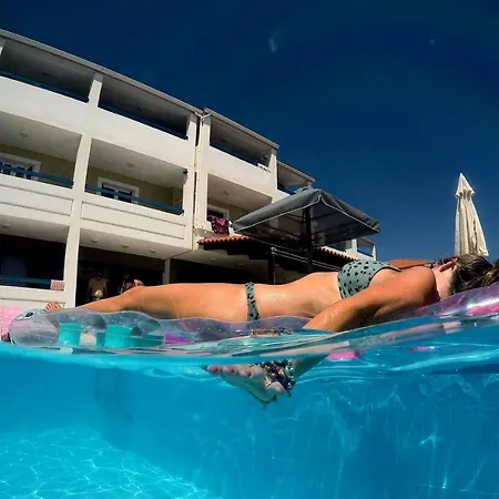 Jannos Hotel apartamentowy 4*