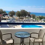 Jannos מלון דירות לגאנאס